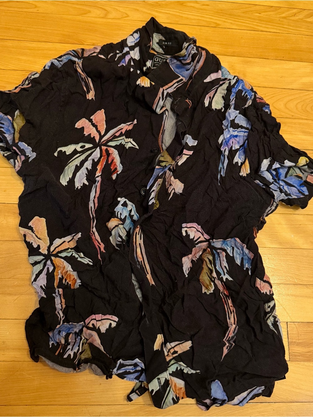 GUESS Black Short-Sleeve Button Down Palm Print Shirt